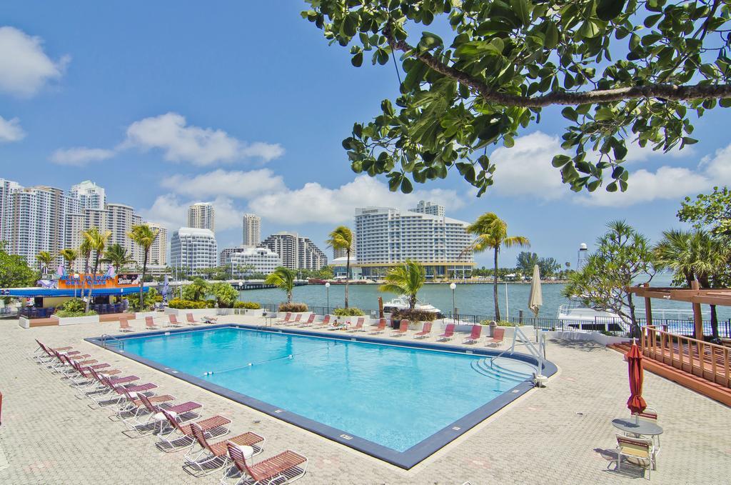 Four Ambassadors Apartments Miami Bagian luar foto